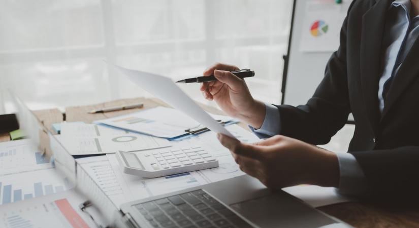 Miért érdemes áttérni a devizaalapú könyvelésre és adófizetésre?