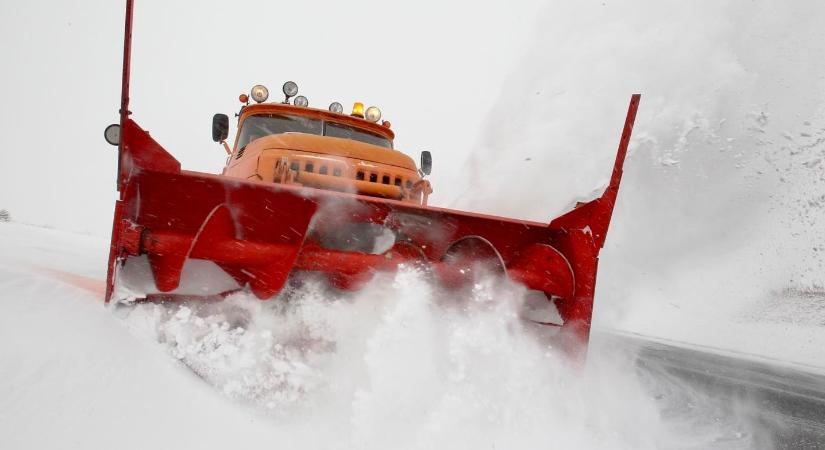 Nyolcszáz géppel készül a télre a Magyar Közút