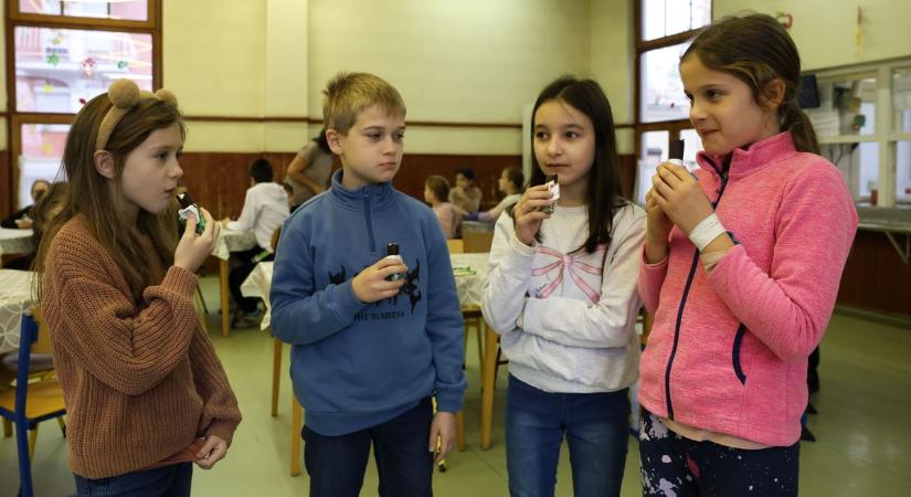 Édes meglepetéssel indult a reggel ebben a kaposvári iskolában