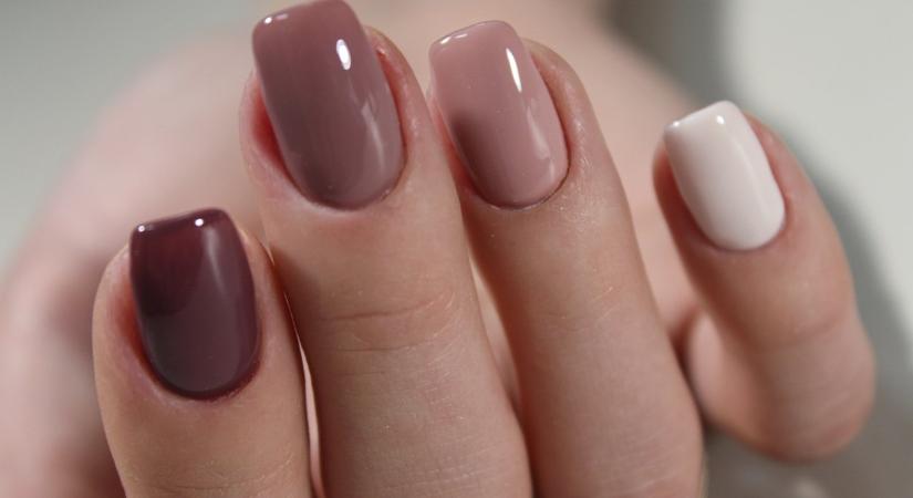 A mályva manikűr télen is hódít és minden bőrtónuson szuperül mutat