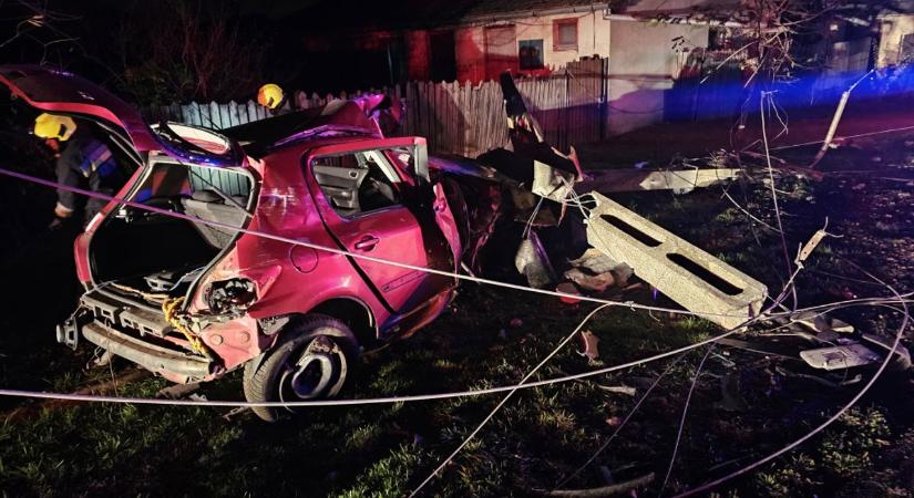 Brutális ütközés Kunhegyesen, megérkeztek a helyszíni fotók a drámai éjszakáról