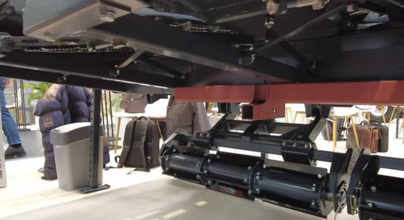 Új napraforgó-vágóasztal száraprítóval