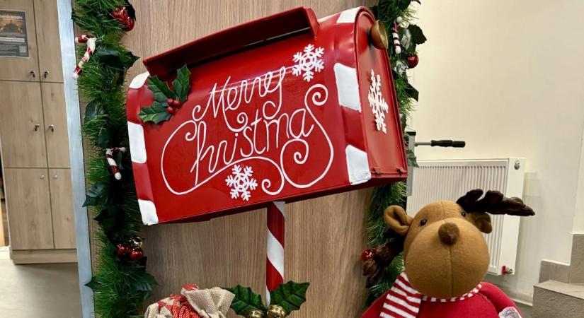 Kezdődhet az év legaranyosabb ügyintézése: üzentek a Mikulás Csapókerti Posta dolgozói