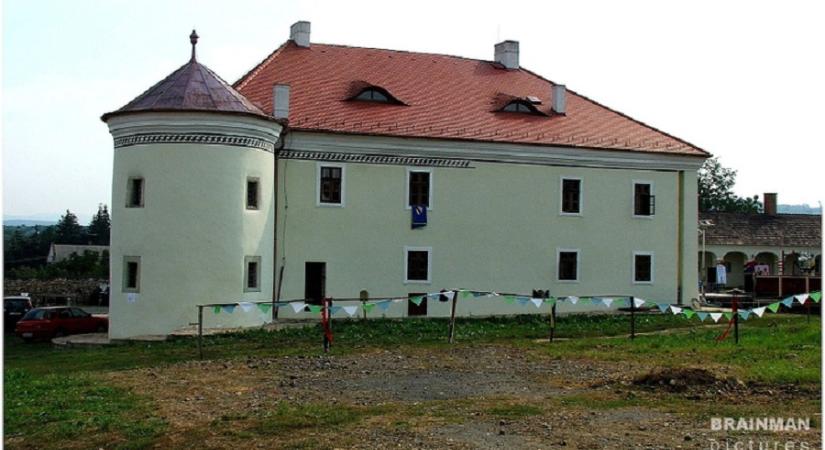 Határon átnyúló együttműködési program keretében újul meg a monoki reneszánsz várkastély