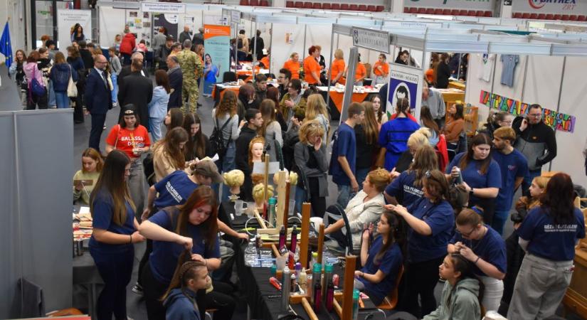 Pályaválasztási kiállítást tartottak Esztergomban