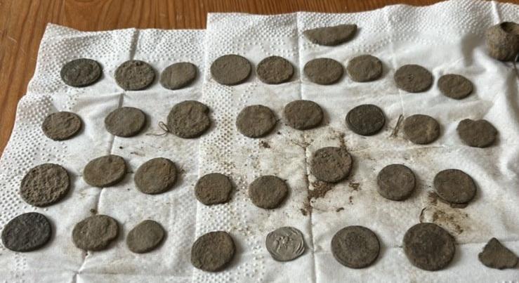 Fémdetektorral kereste a régészeti leleteket