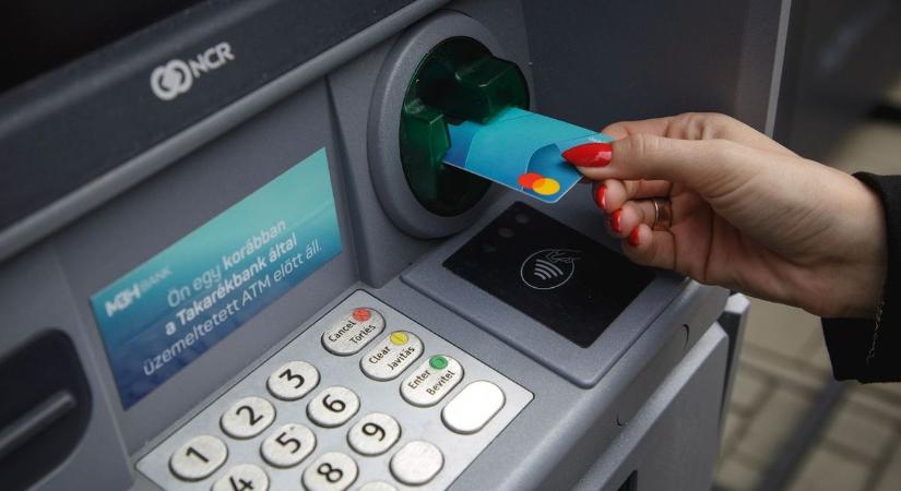 Többször is hosszú időre leáll az egyik hazai nagybank