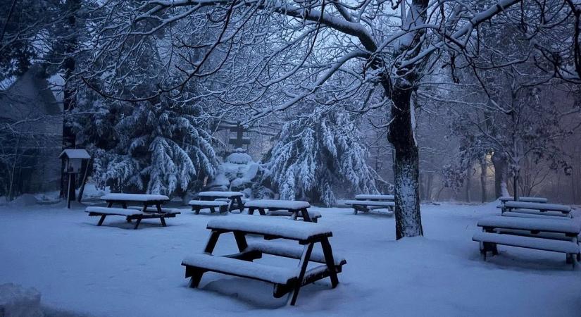 Pénteken reggel már sok helyen havazásra ébredtek az országban (fotók  videók)