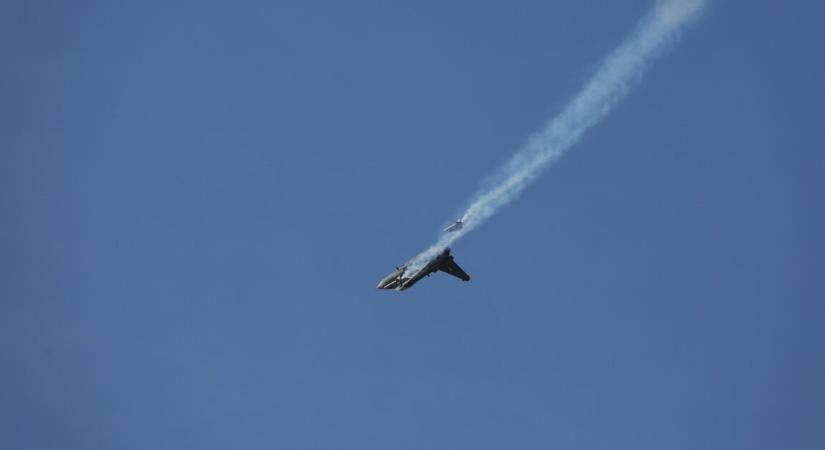 Meghalt a pilóta a dubaji légibemutatón történt vadászgép-balesetben