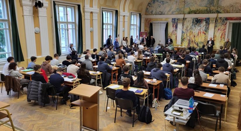 Matematika–Fizika Nap a Selye János Gimnáziumban