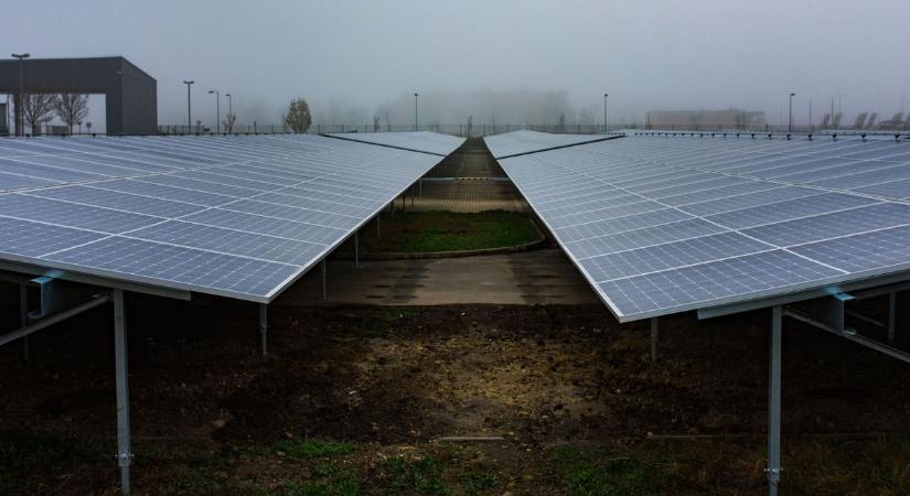 Annyi napelempark épül Magyarországon, hogy már nem győzzük energiatárolóval
