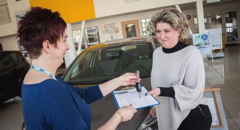 Azt hiszed, jól látható az autód ebben a ködös időben is, aztán mégis beléd szállnak hátulról. Ez az oka