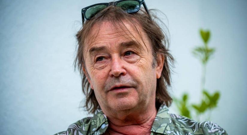 11 duettet csinált Szikora Róbert, van akivel több évtized után dolgozott megint együtt – van néhány meglepetés a Verhetetlen albumon