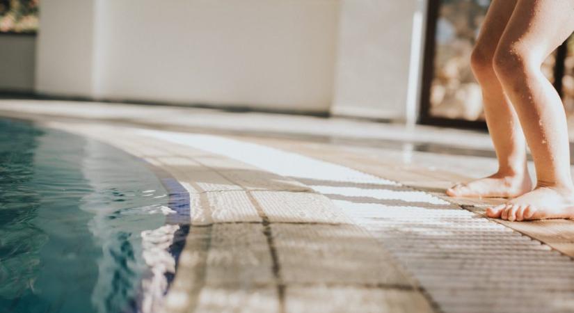 Majdnem megfulladt úszásoktatáson egy hároméves gyerek Budapesten