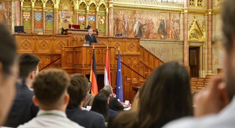 Kövér László: Napjainkban gyakorlatilag két nagy értékrend ütközik egymással: a normalitásé és az abnormalitásé