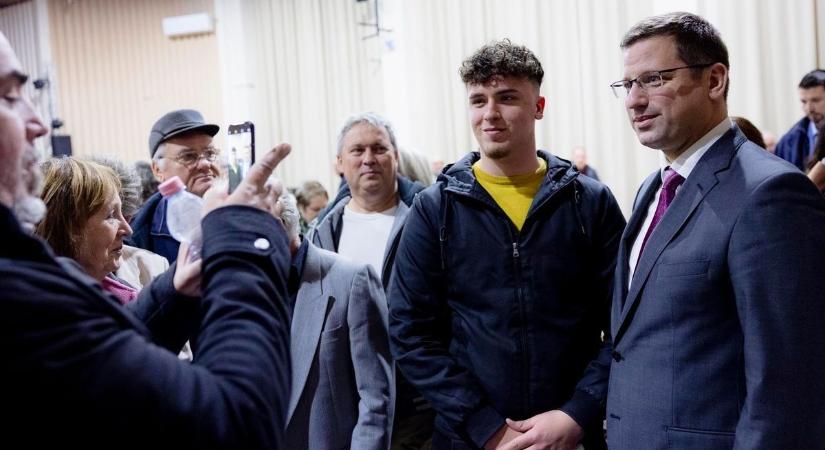 Gulyás Gergely Ercsiben: „Aki békét akar, tartson velünk!”