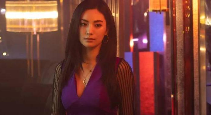 Kórházba szállították a Netflix sztárját, miután egy fegyveres rabló tört rá