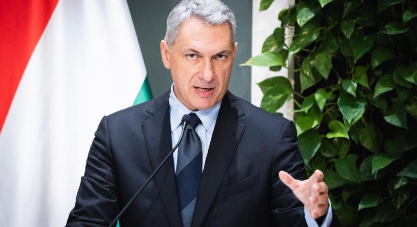 Lázár bejelentette, hogy új és Svájcból leselejtezett vonatokat vesz az állam