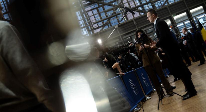 Szijjártó Péter: Felszólítjuk Brüsszelt, hogy ne ássa alá az amerikai béketervet