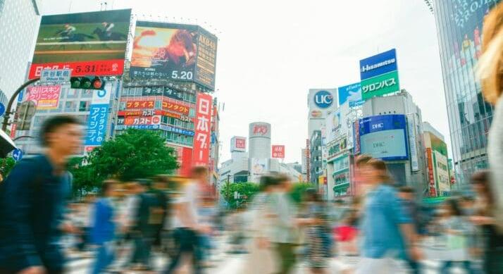 Új gazdasági csomag Japánban – Rekordszámú támogatással segít a megélhetéssel küzdőknek
