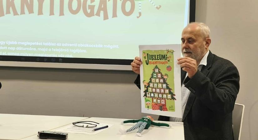 Két huncut manó forgatja fel a várost, ennyi meglepetést régen tartogatottak az ünnepek