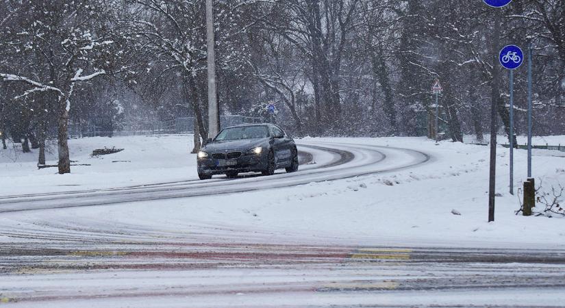 Figyelmeztet a katasztrófavédelem: havazás és erős szél érkezik szombatig