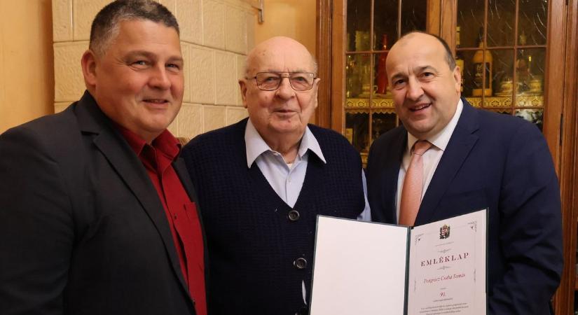 Tudás, derű és egy neutrongenerátor története – 90 éves lett Komárom szeretett Csaba bácsija