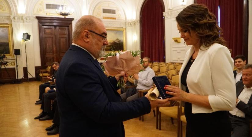 A jogásztársadalom elitjébe került Tamási jegyzője