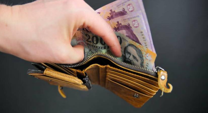 Ennyi lehet a minimálbér jövőre: a garantált bérminimumról is megszólaltak a szakértők