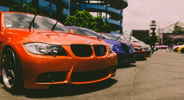 Fiatalodik a hazai használtautó-kínálat, nő az elektromos és hibrid modellek aránya a piacon