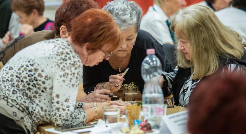 Szellemi vetélkedő a Napraforgó Szenior Örömklub szervezésében