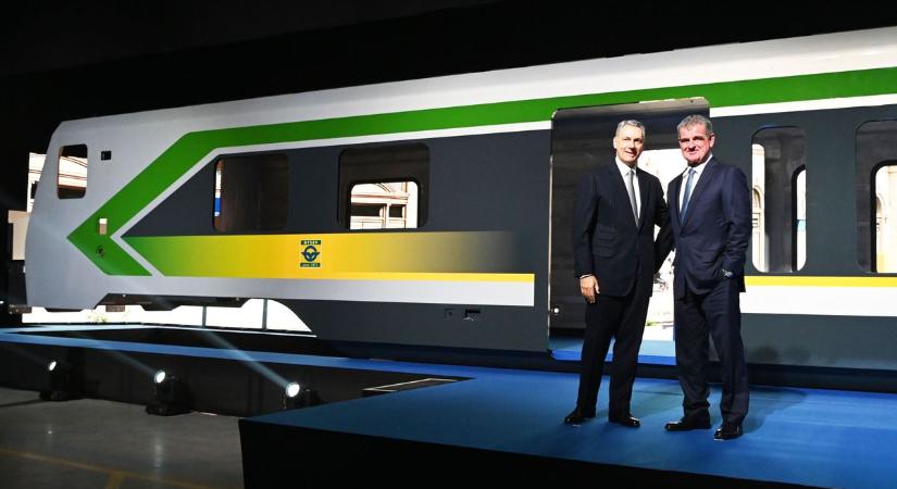 Szolnokon mutatták be a GYSEV új flottájának első kocsiját, itthonra is gyárt vonatokat a Stadler