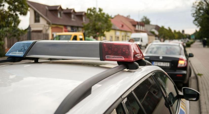 Pofátlan trükkel raboltak ki egy 15 éves fiút Hevesben, elmenekült a tettes