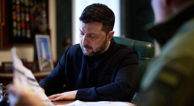 Egyre nagyobb a nyomás Zelenszkijen: bekeményített az USA