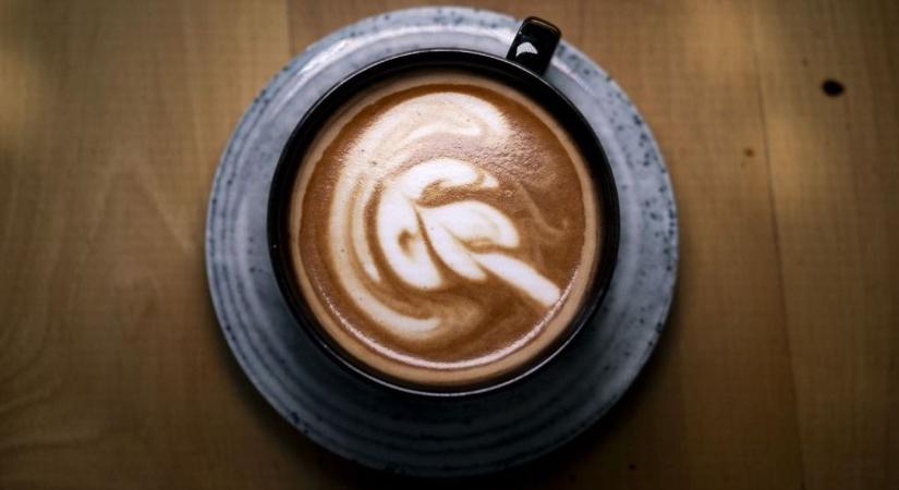 Zuhantak a globális kávéárak, váratlant húzott Trump