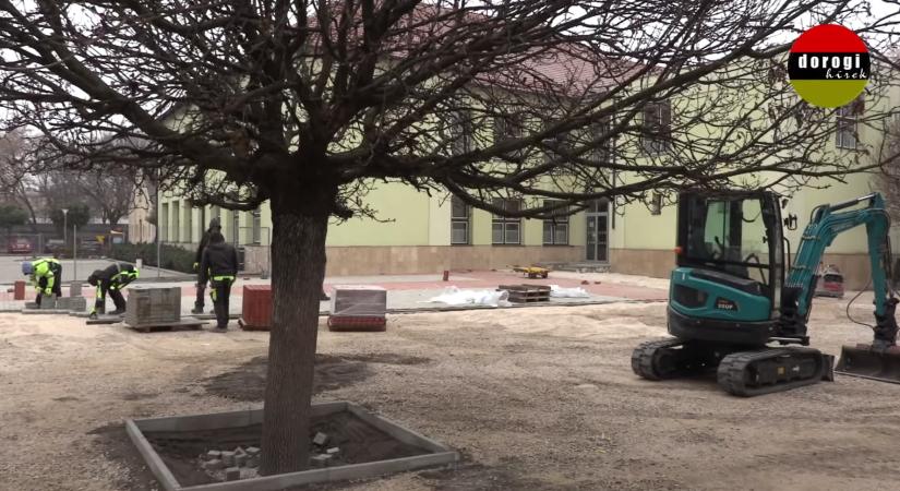 Megújul a dorogi Petőfi iskola udvara