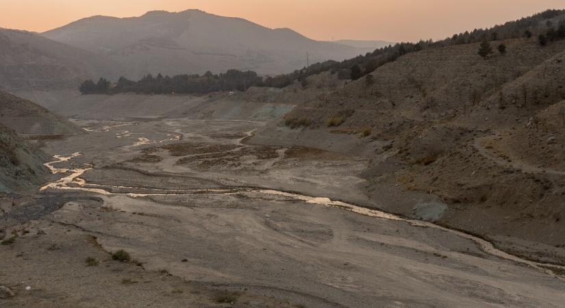 Tényleg komolyan gondolják Iránban, hogy 1000 kilométerrel odébb költöztessék Teheránt a vízhiány miatt?