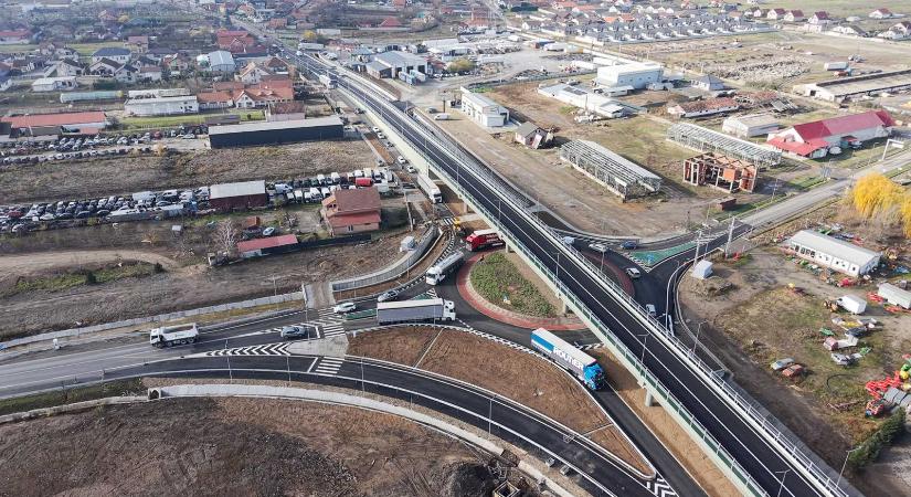 Nyolcból egy elkészült - beindulhat a forgalom az új Bihar megyei felüljárón