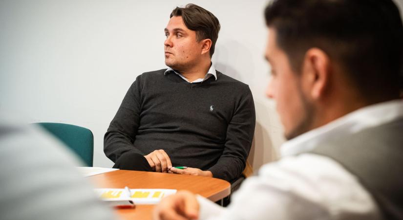 Gubík napja leáldozóban – Kilépett a Magyar Szövetségből a pártelnök hűséges szóvivője