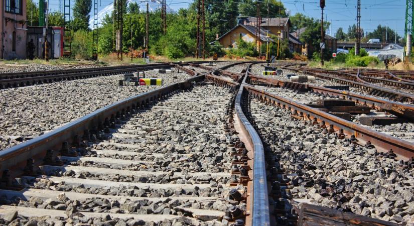 Mérés közben siklott ki egy M40-es mozdony Szabadszállásnál