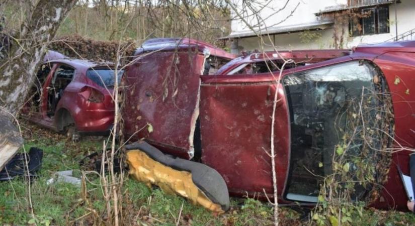 Baltával bontották a roncsautókat Salgótarjánban, csak nem a sajátjaikat