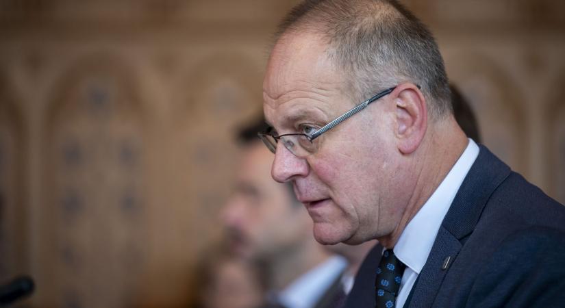 Navracsics Tibor: A kormány 3,5 milliárd forinttal segít hét városnak (VIDEÓ)