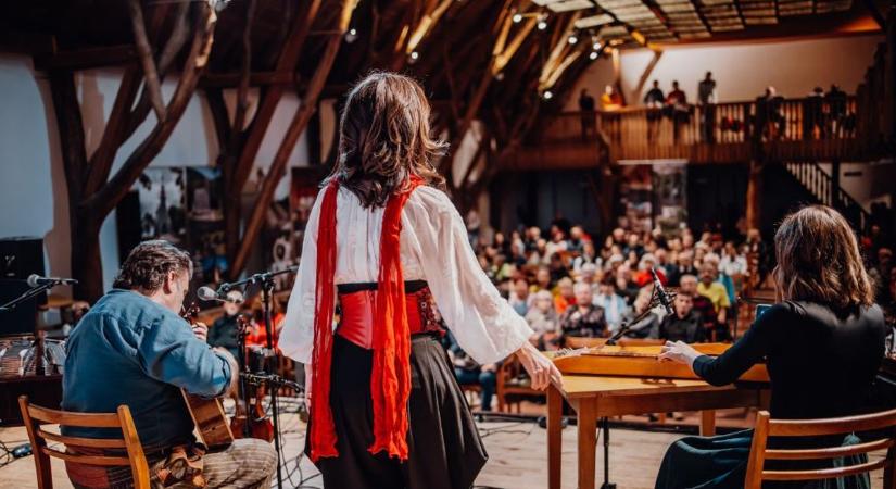 Ősi dallamok varázsolták el a hallgatóságot a Héttorony Fesztiválon (videó)