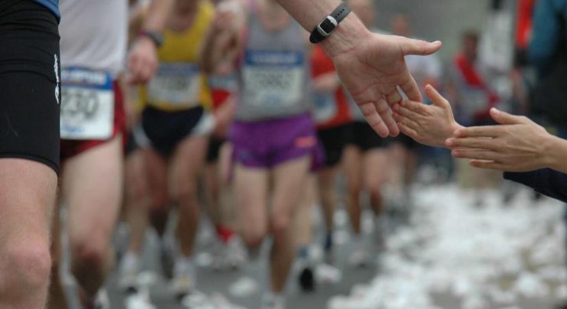 Gyertyafutást rendeznek Izsap és Nagymegyer utcáin