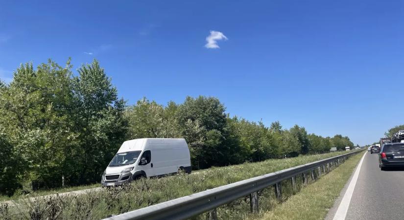 Alvó sofőrökre vadásztak az autópályán – lebukott a rablócsapat