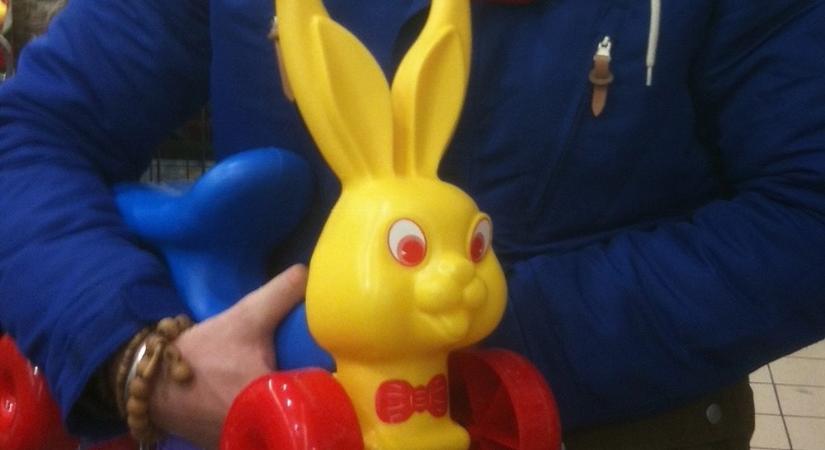 V.Németh Zsolt: A kismotorokat a bölcsődék népszerűsítésére, az ágazat fejlődésére adta ajándékba a kormány