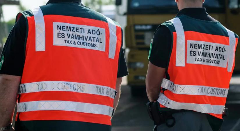 Sportrepülőket, hajókat és nagy értékű ingatlanokat is lefoglalt a NAV az áfacsalásal gyanúsított autóversenyzők ügyében