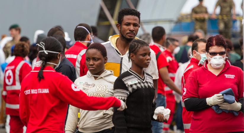 Döbbenetes számok az olaszországi bevándorlók számáról és vallásáról