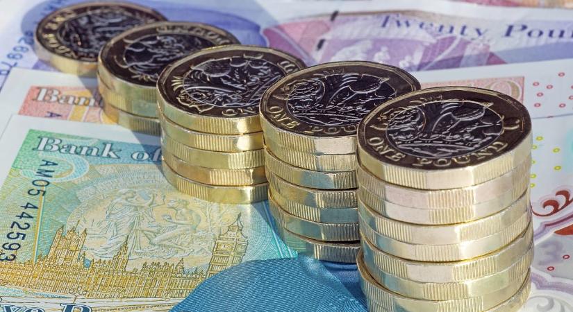 Ezt benézték az elemzők: sokkal durvábban gyengült a brit gazdaság, mint azt korábban hitték