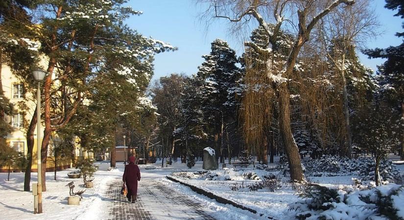 Ki a felelős azért, ha valaki elcsúszik a jeges járdán? A szakértő elmondja!